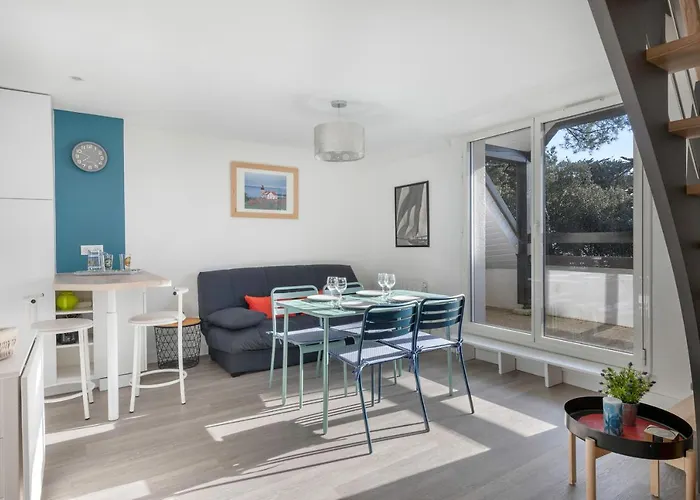 Vue Et Les Pieds Dans L'eau! * Pornichet